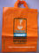 Ropa plástica anaranjada que empaqueta el bolso suave de la manija del lazo en el LDPE del HDPE