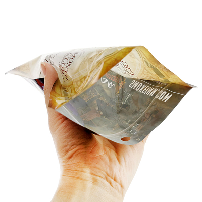 Los cigarrillos son humidificados en bolsas de papel transparente con cerradura. Los cigarrillos son tabacos.