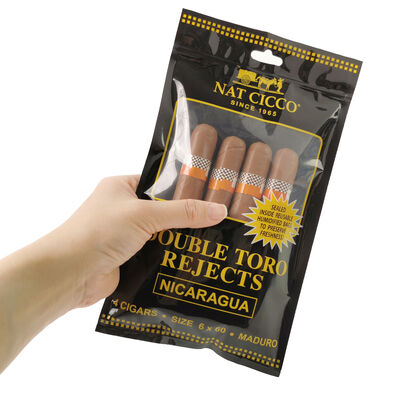 Bolsas de puros medianas con láminas de humedad personalizadas diseñadas para mantener niveles óptimos de humedad que garanticen la frescura del cigarro
