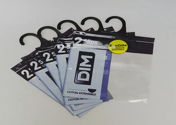 Bolsos plásticos reciclados de la suspensión de la ropa, la bolsa de poliéster de OPP PE con el gancho